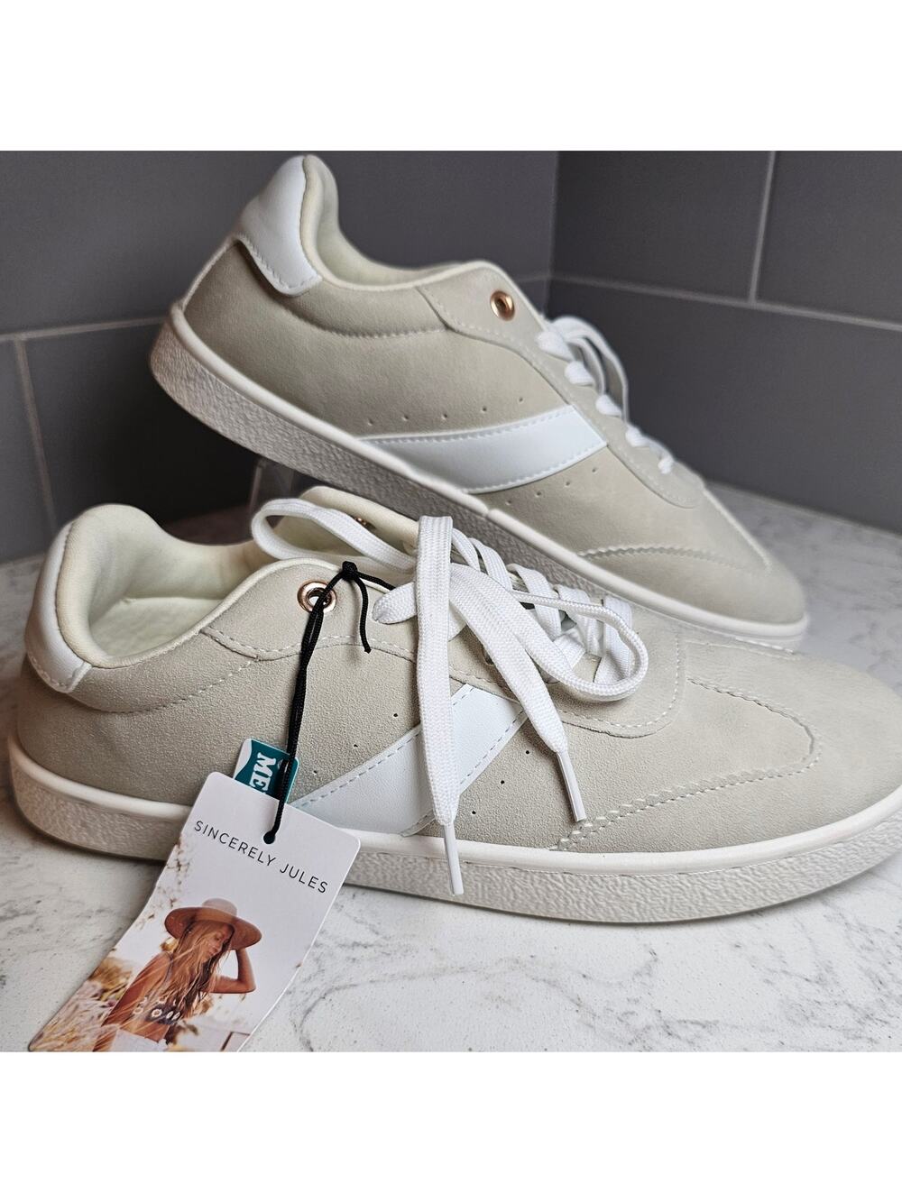 Sincerely Jules Comfort Women's Memory Foam Sneakers Beige White NEW Size 8 NWT